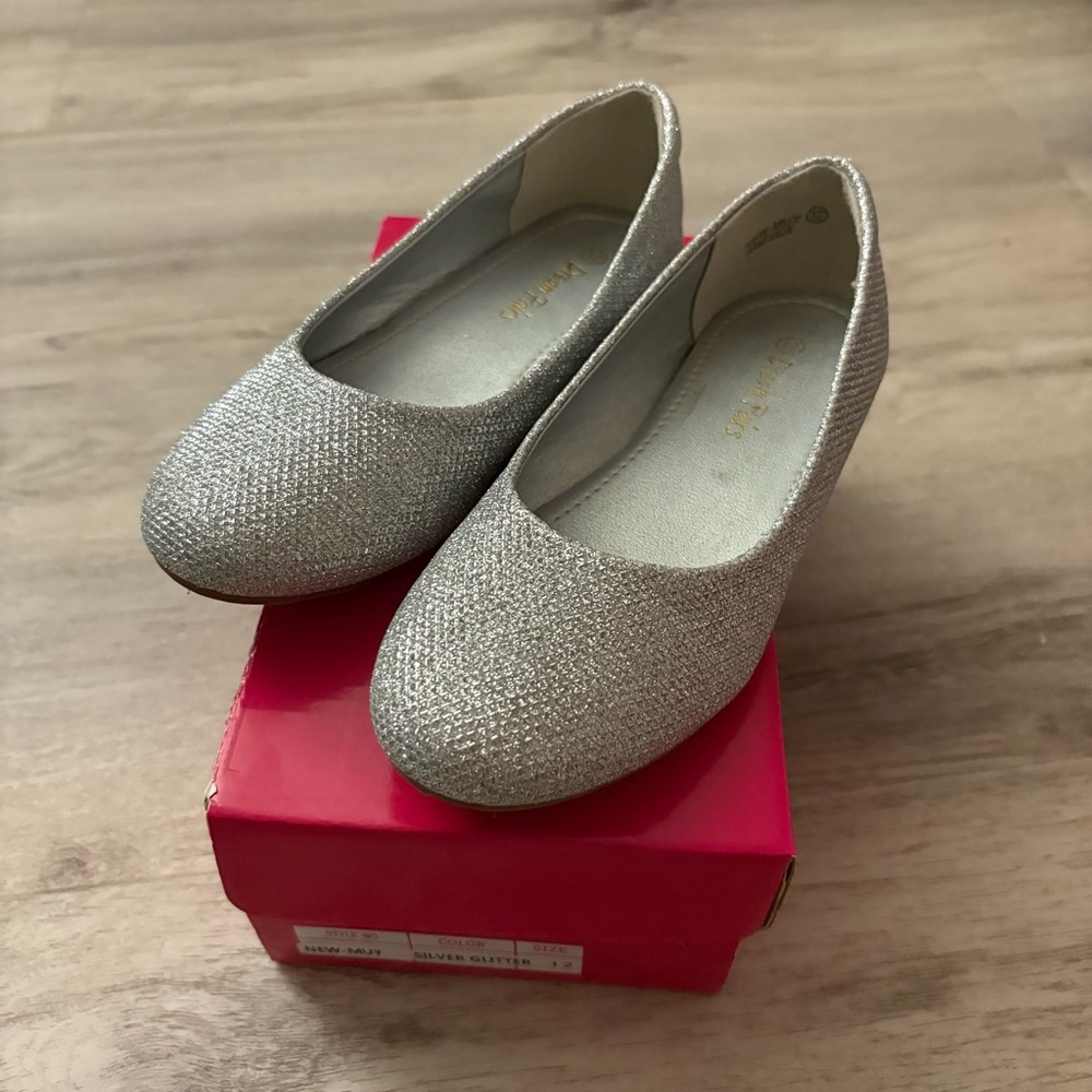 Dream Pairs Size 12 Silver Glitter Dressy Ballet Flats In Box